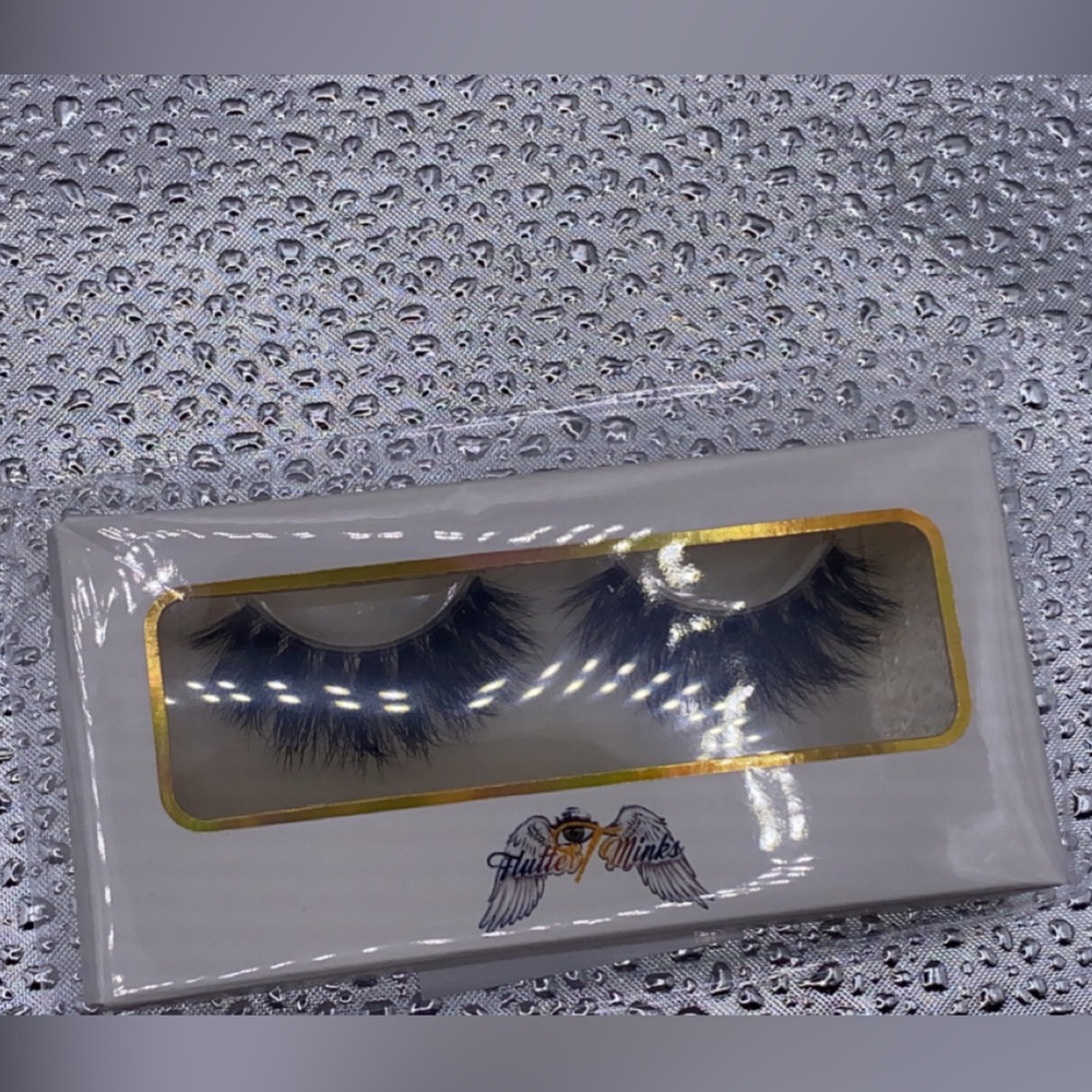 Mink lashes NEW IN BOX